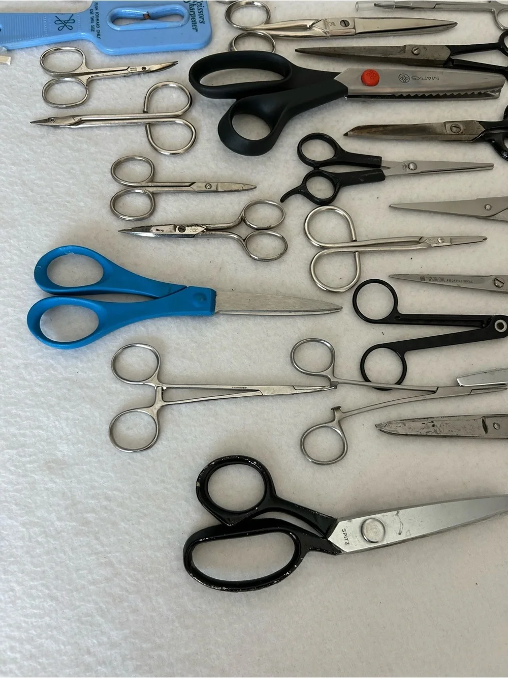 25 Vintage Scissors Sewing Crafts Embroidery Pinking LOT USA England Taiwan